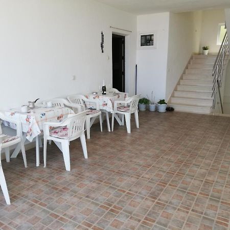 Apartments Aniko Saric Tucepi Bagian luar foto