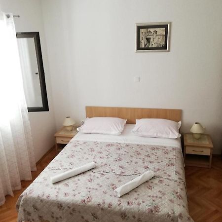 Apartments Aniko Saric Tucepi Bagian luar foto