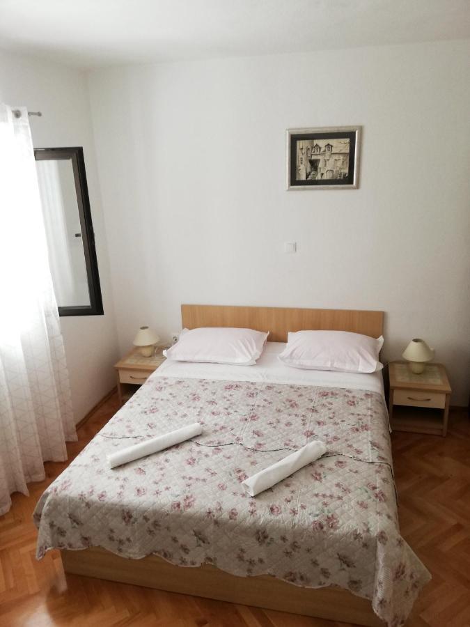 Apartments Aniko Saric Tucepi Bagian luar foto