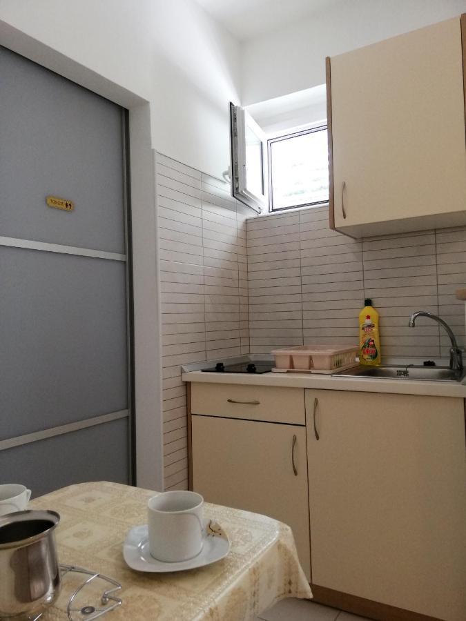 Apartments Aniko Saric Tucepi Bagian luar foto